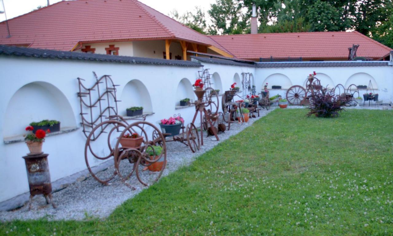 Koller Panzio Hotel Bonyhad Exterior photo