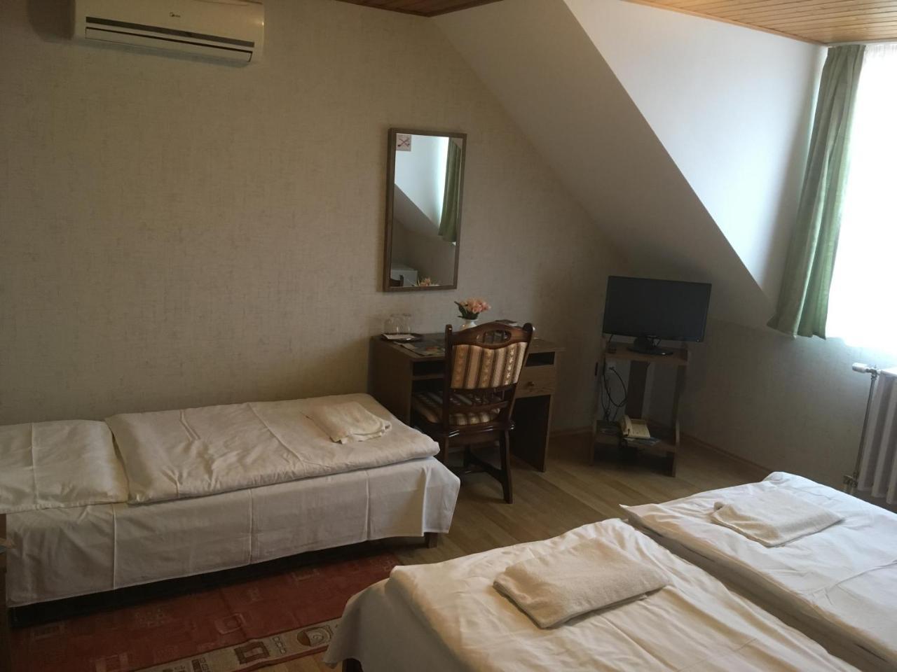 Koller Panzio Hotel Bonyhad Exterior photo